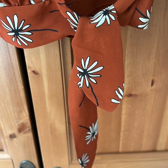 Madewell Silk Wrap Floral Blouse Size M tie waist button and snap. 3/4 sleeve - Picture 3 of 7